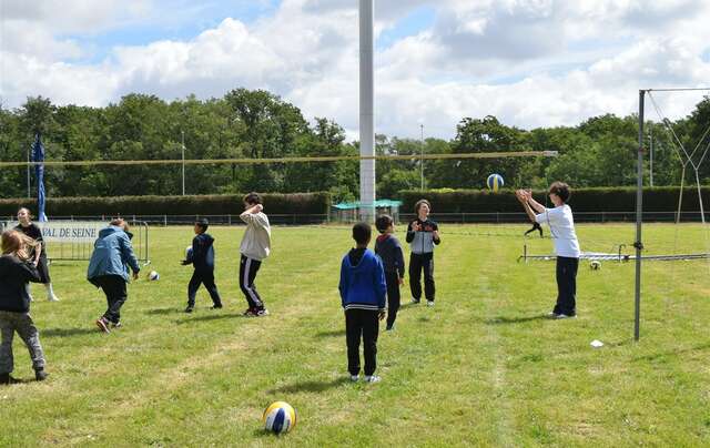 Initiation volley pour les jeunes de l'Ecole Multisport de La Rochette